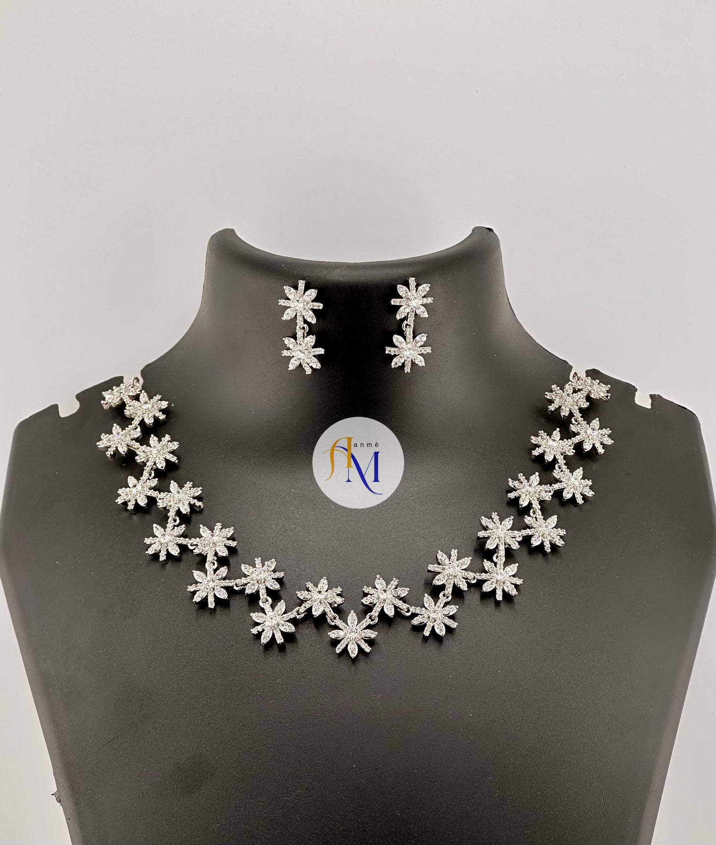 Sparkling diamond look alike star necklace set