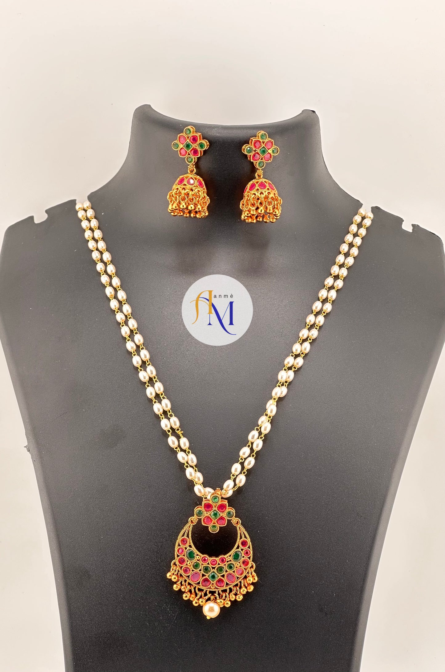 Beautiful ruby-green pendant and elegant gold chain with pearls long haram