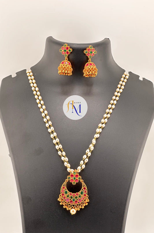 Beautiful ruby-green pendant and elegant gold chain with pearls long haram