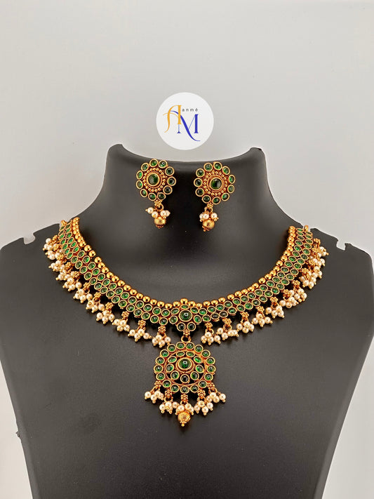 Unique green kemp necklace set with beautiful earrings